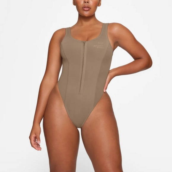 SKIMS Sports Swim Scoop Neck One Piece Scuba Swimsuit size 2X - Picture 6 of 8